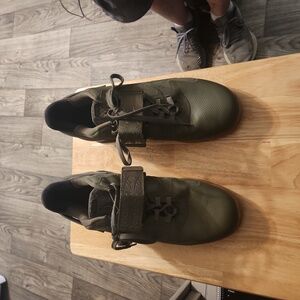 Mens 12.5 reebok tennis shoes